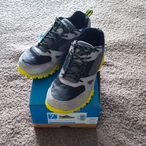 Columbia Men's Pine Bluffs II TechLite Hiking Sneakers EUC